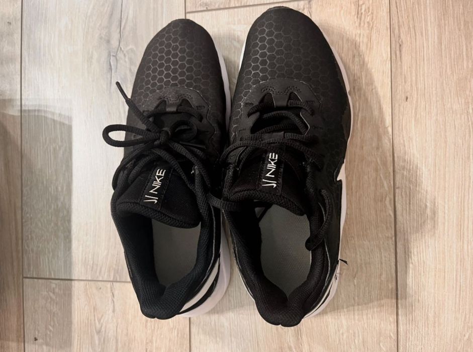 Дамски спортни обувки - Nike ‘Legend Essential 2- Номер 38 1/2