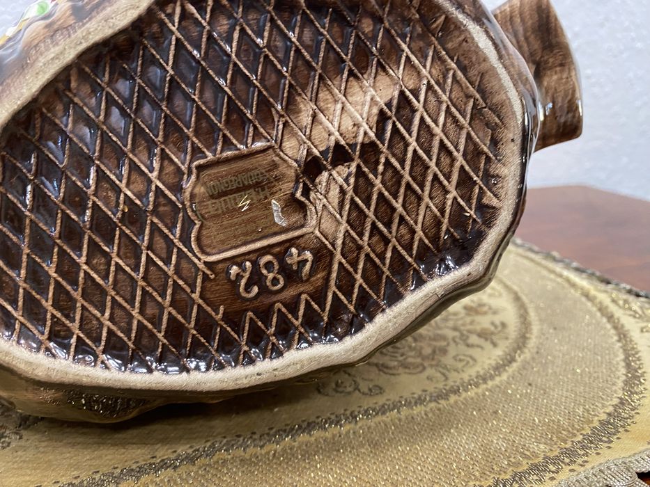 Белгийска кашпа от порцелан лебед