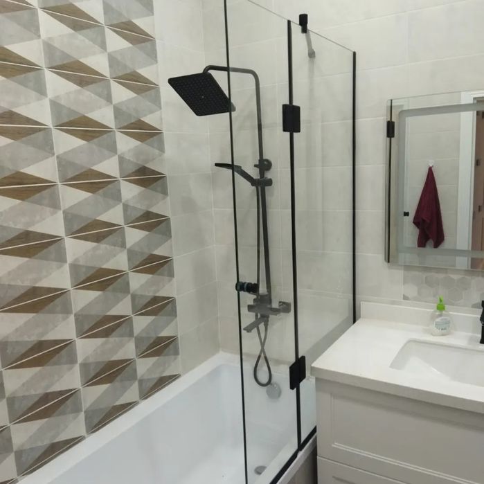 Душевые кабинки перегородки из стекла