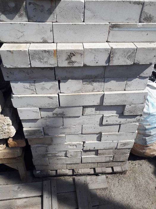 Продам кирпич б/у 100 тенге за кирпич