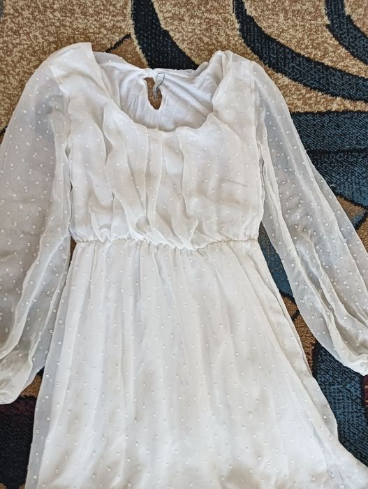 Rochie albă superbe cu mânecă lungă mărimea S