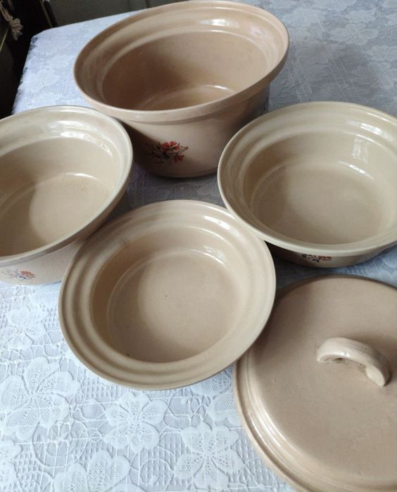 Set 4 castroane bej/crem cu capac