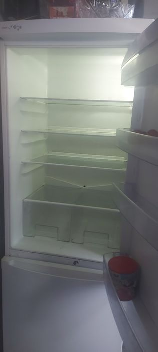 Vand frigider zanuusi