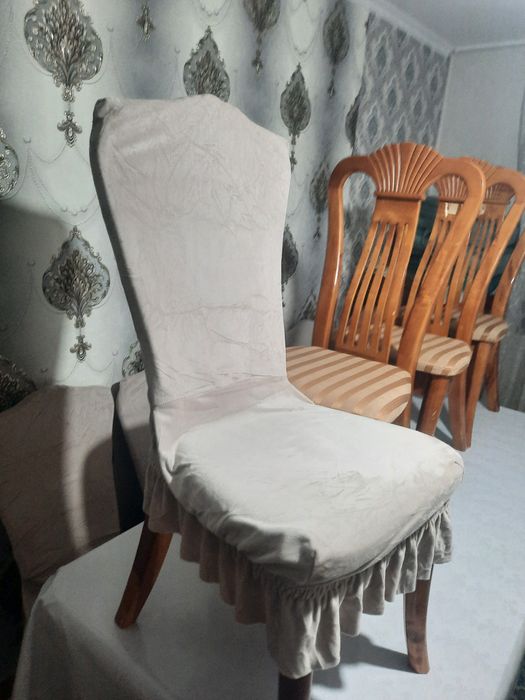 Продаеться овальный стол