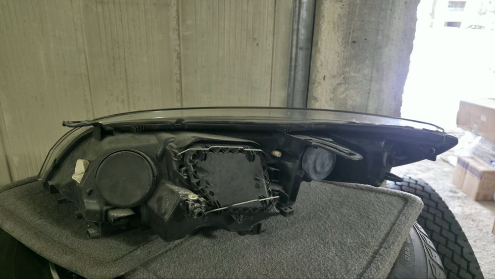 Фар десен Renault Megane III 2008-2013