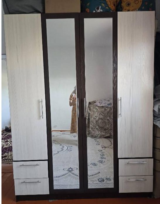 Распашной шкаф 160х210х52см