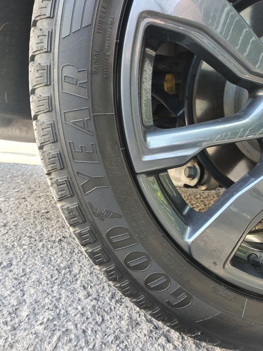 235 50 r19 Goodyear