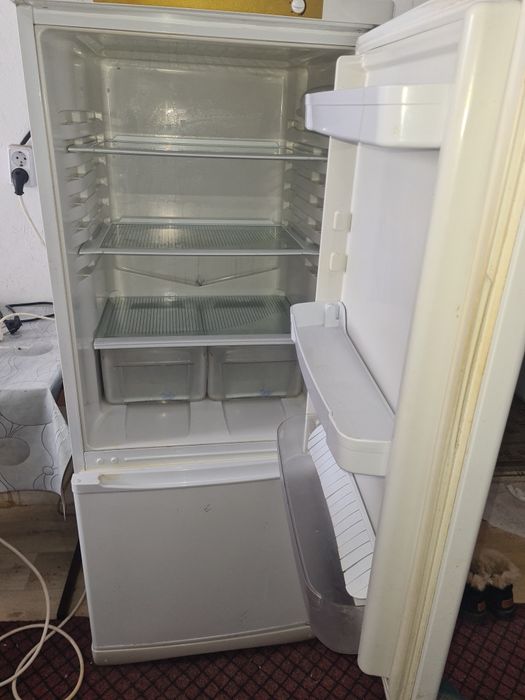 Холодилник срочно сатам 20000