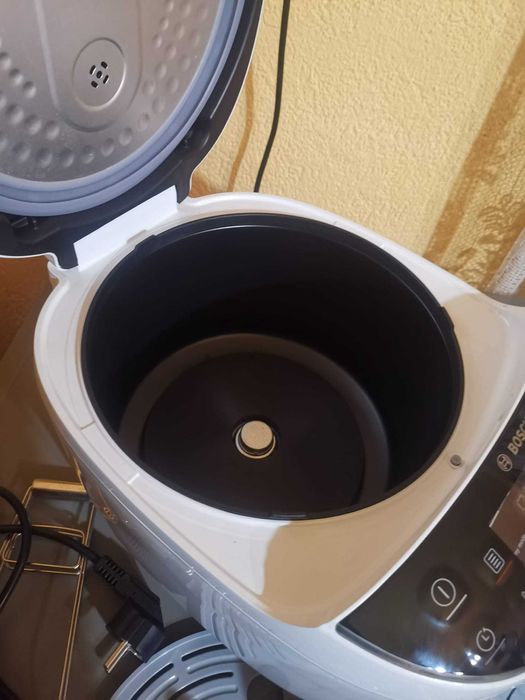 Мултикукър Bosch MUC11W12