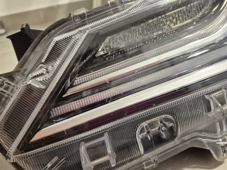 Far stanga Toyota Corolla Sedan 2022