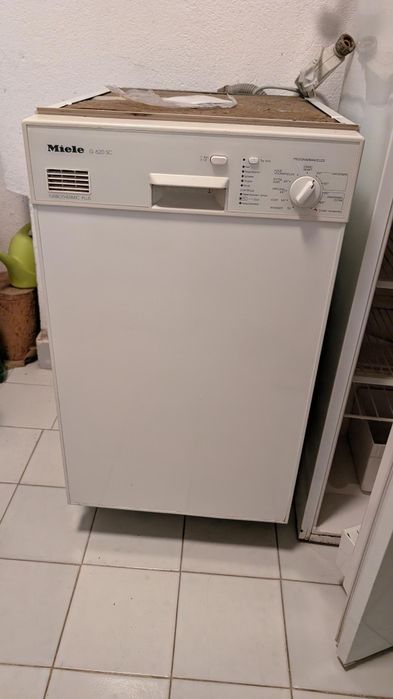MIELE - съдомиялна машина за вграждане 40 см.