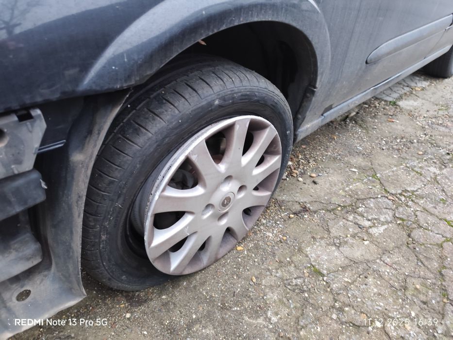 Vând Nissan Almera avariat