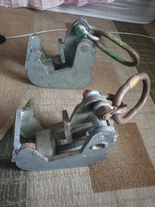 Захваты  для железной опалубки.