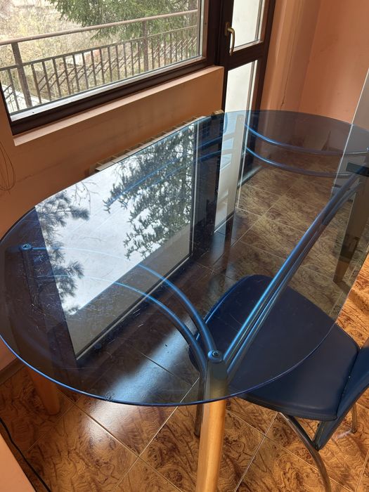 Трапезарна стъклена маса с 6 стола, включени в цената