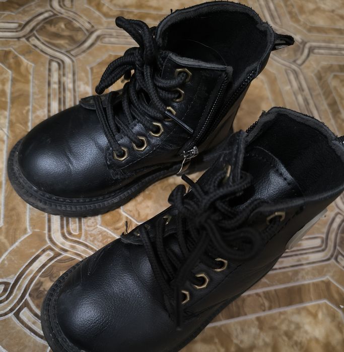 Продам детскую обувь