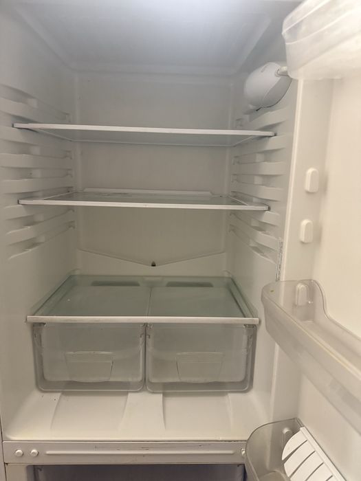 Продам холодильник Indesit