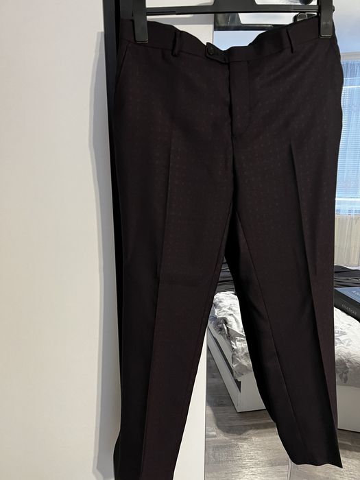 Абитуриентски костюм