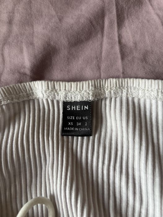 Бял потник с бродерия