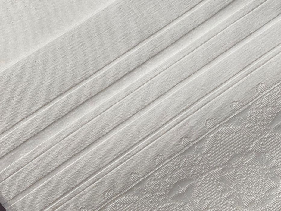 Ткань плотная на скатерть 3 метра.