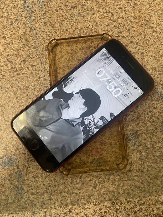 Iphone 8 красный