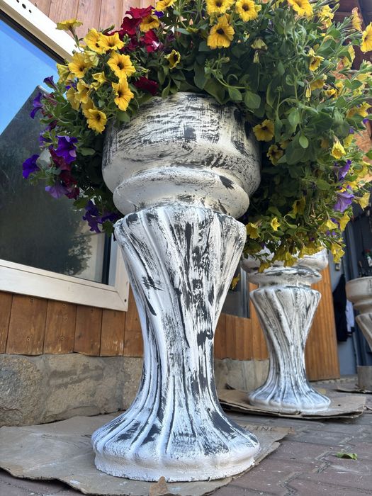 Ghiveci din beton pentru flori