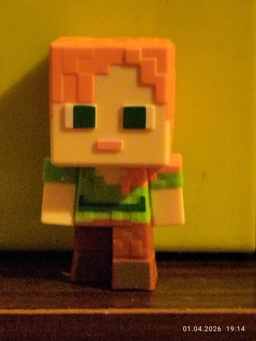 Фигурка Алекс из игры Minecraft