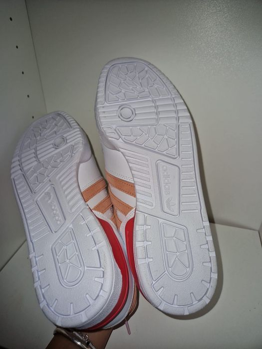 adidasi ADIDAS alb cu rosu noi