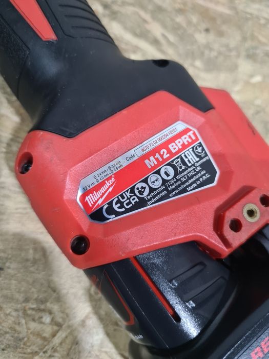 Pistol de popnituri Milwaukee M12 BPRT impecabil