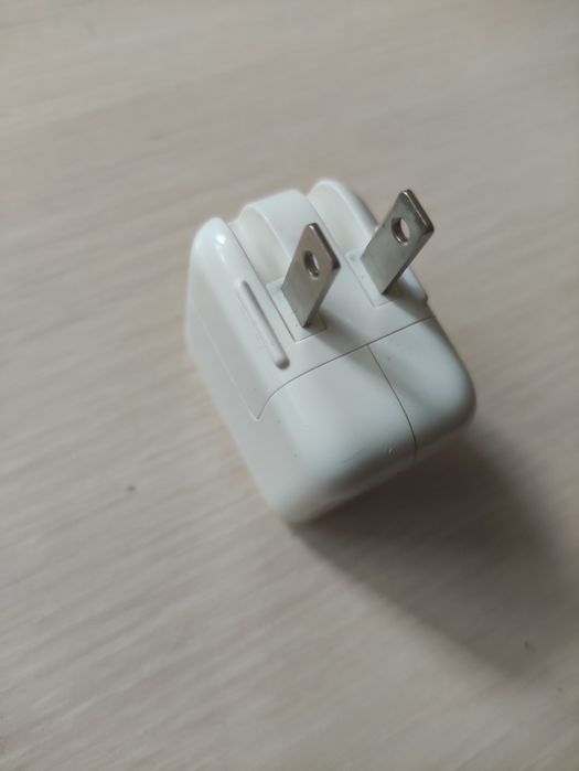 Зарядка старая apple  с американской вилкой