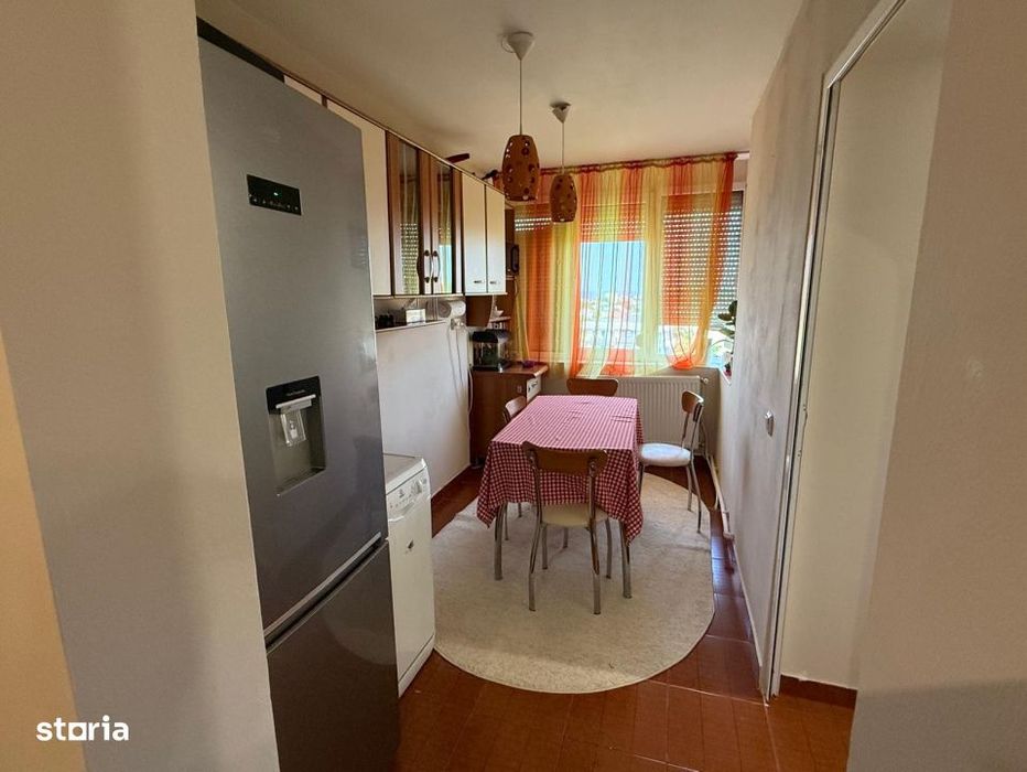 Apartament 4 camere decomandat cu scara interioara, Zona Sarari