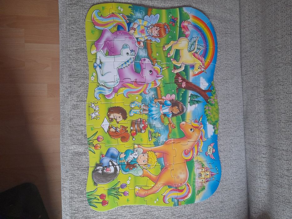 Puzzle unicorn friends
