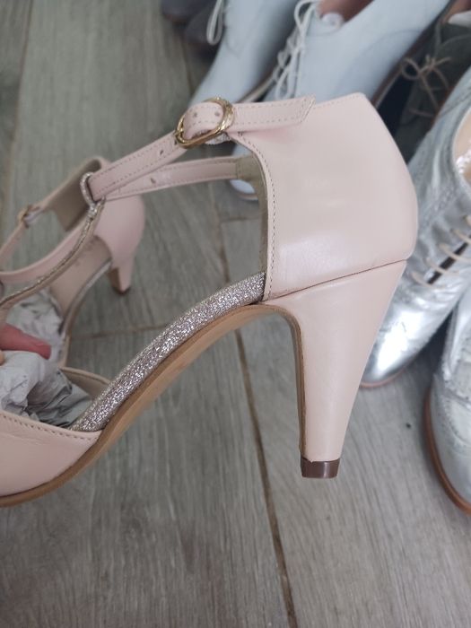 Нови обувки с токче