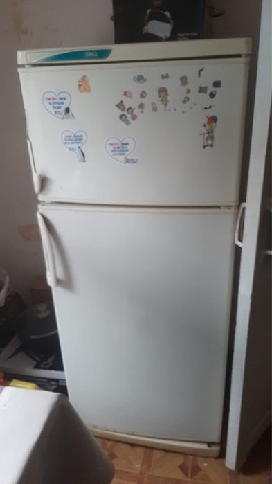 рабочий холодильник