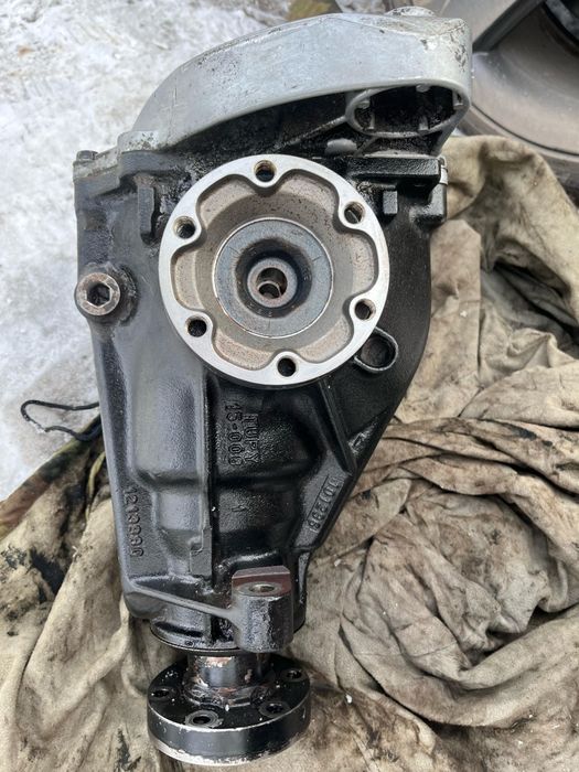 Редуктор е39  стоял на м62 4.4 акпп японеце