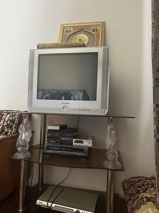 Телевизор сатилади подставкаси менен