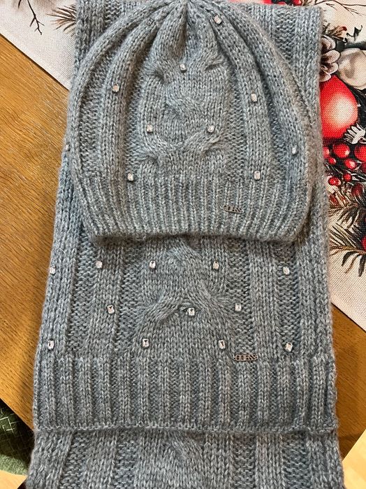 Шал и шапка Guess