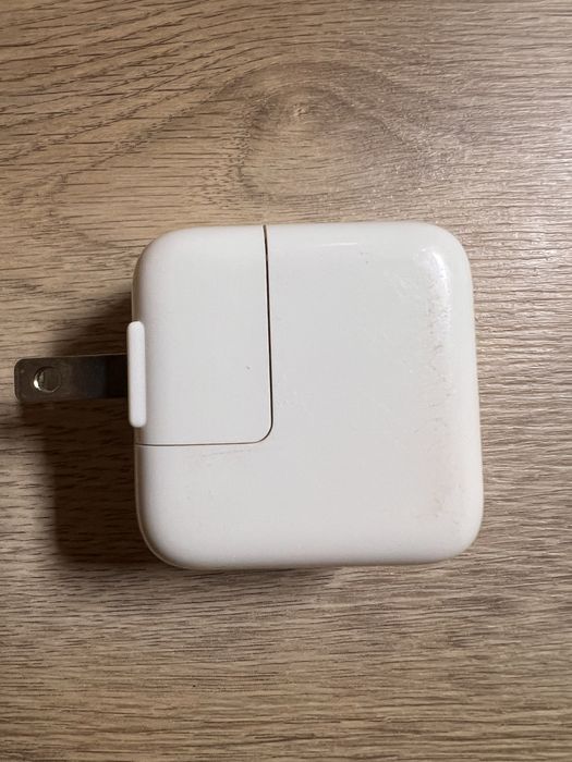 APPLE  12W  USB  Power Adapter /  адаптер на захранване  12W