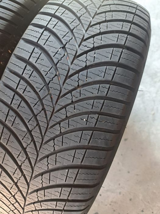 2 anvelope Allseasons 215 60 r17 Goodyear