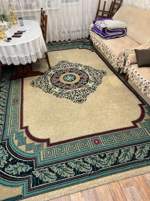 Продам люстры и стулья