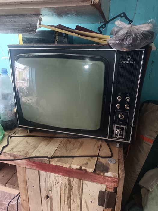 Продам коллекционый старый телевизор