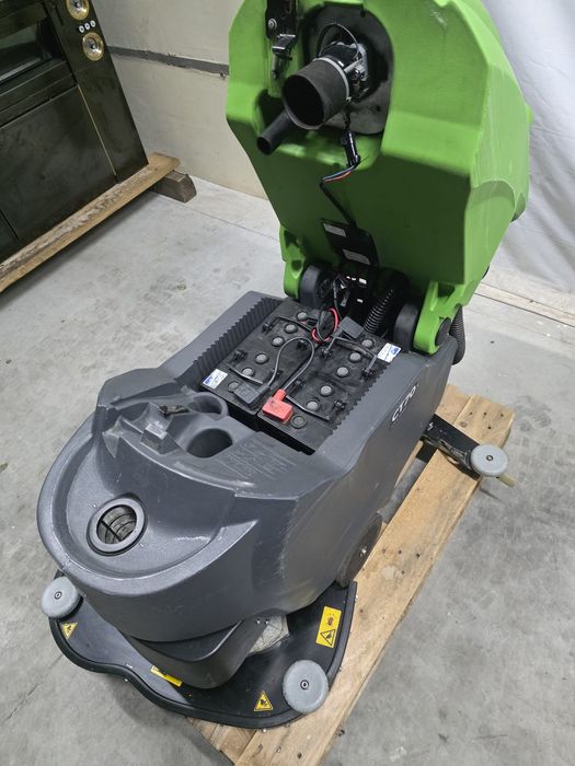 Професионална италианска почистваща машина за под IPC CT70