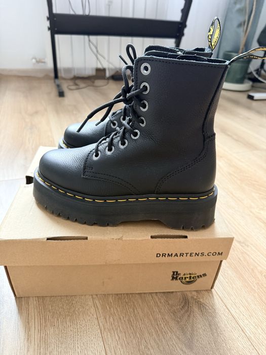 Продавам дамски обувки Dr. Martens Jadon III Pisa, 38