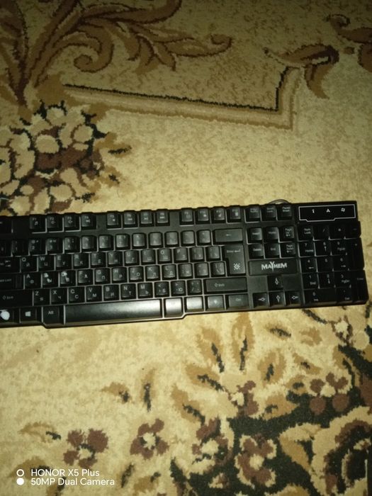 Продам клавиатуру