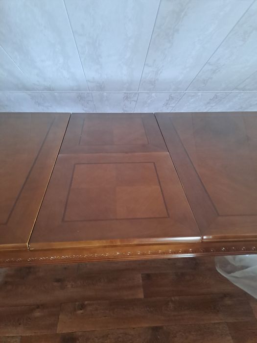 Продаю  комплект стол и стулья