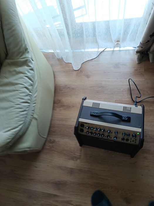 Stație chitară electroacustică