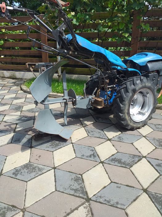Vând motocultor BCS 740