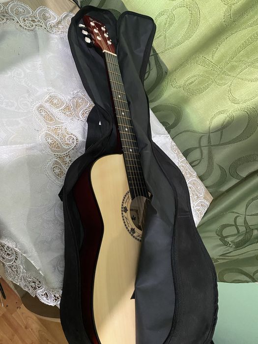 Chitară acustică Jielisi (model Cutaway) + Husă inclusă – Ca nouă
