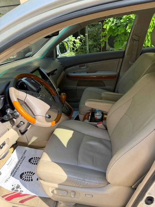Срочно продается автомобиль Lexus RX 350