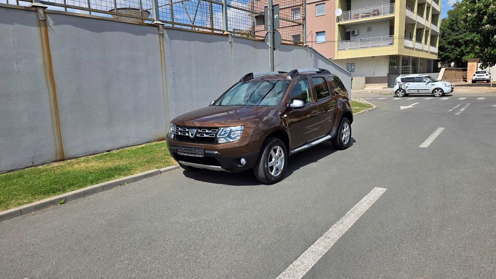 Vand/Schimb/Rate Dacia Duster 2015 1.5 DCI piele incalzire scaune clima, pilot, navigatie mare color, comenzi volan, senzori de parcare