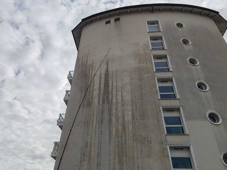 Elite Exterior building Professional Cleaning services.